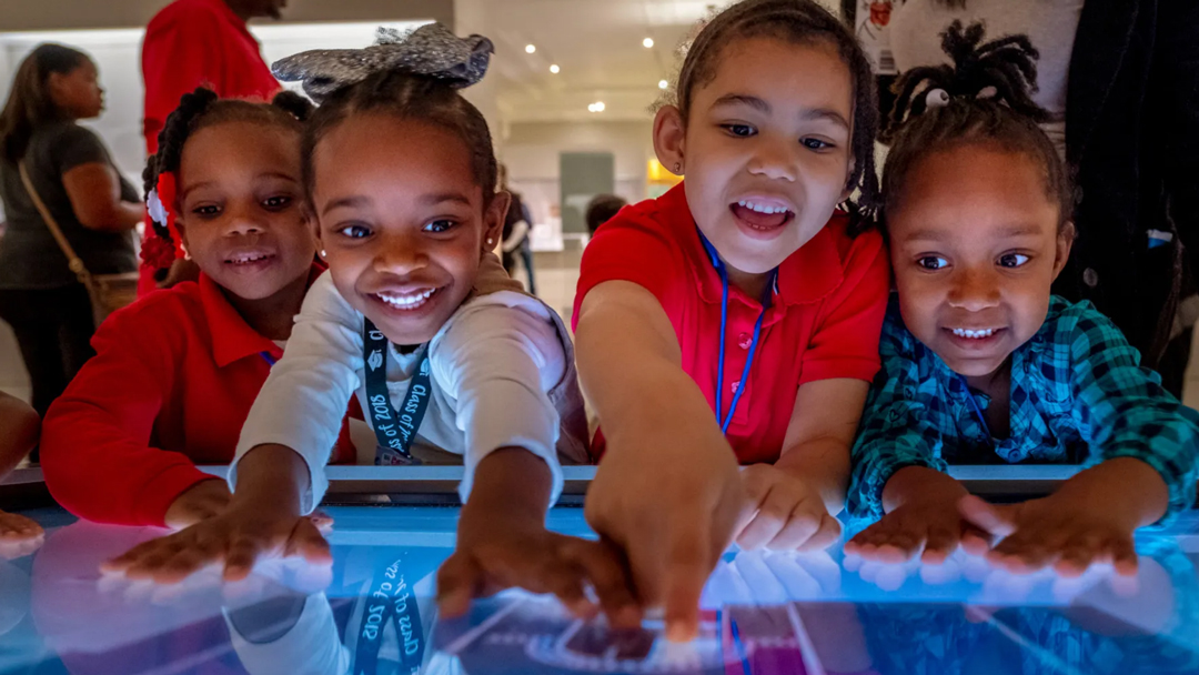 children looking at a museum exhibit